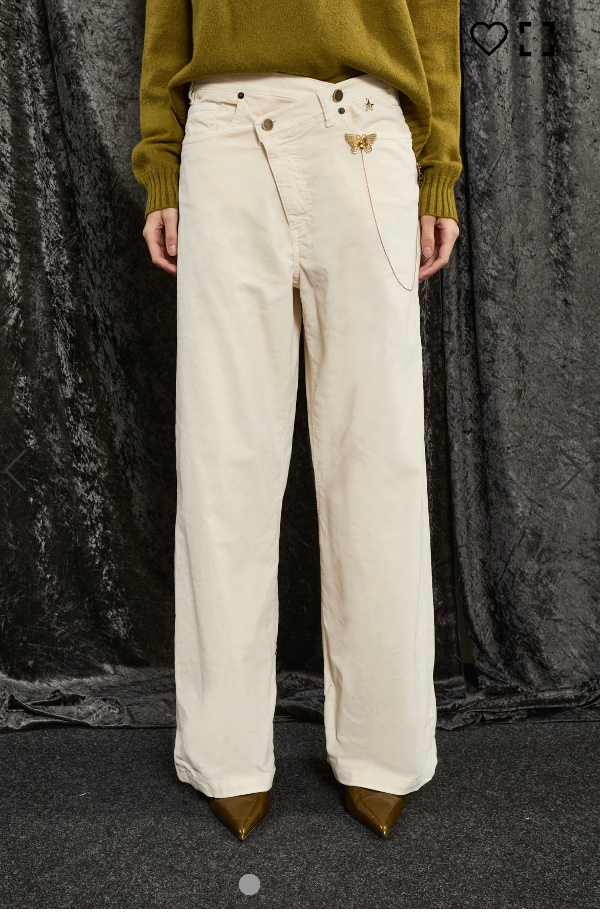 PANTALONE CON APPLICAZIONI REMOVIBILI