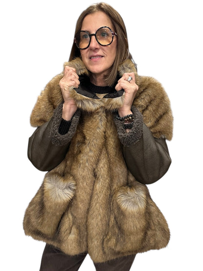 ECOPELLICCIA CON MANICHE E RETRO IN ECOMONTONE