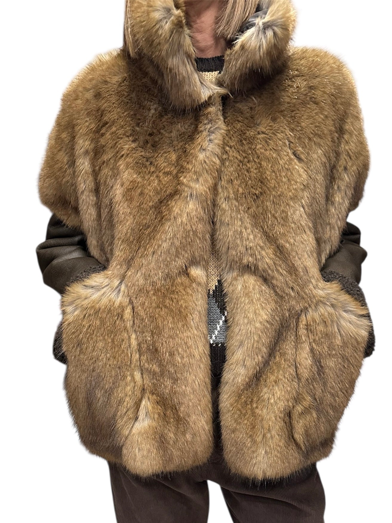 ECOPELLICCIA CON MANICHE E RETRO IN ECOMONTONE