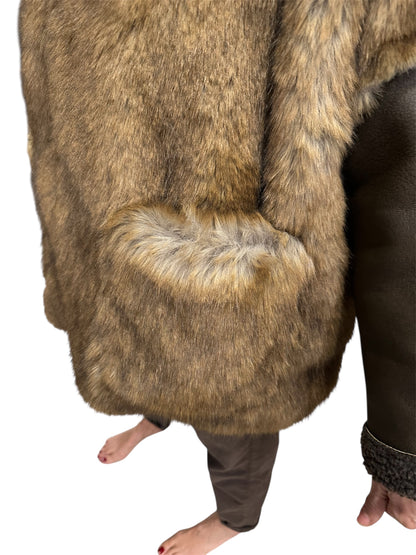 ECOPELLICCIA CON MANICHE E RETRO IN ECOMONTONE