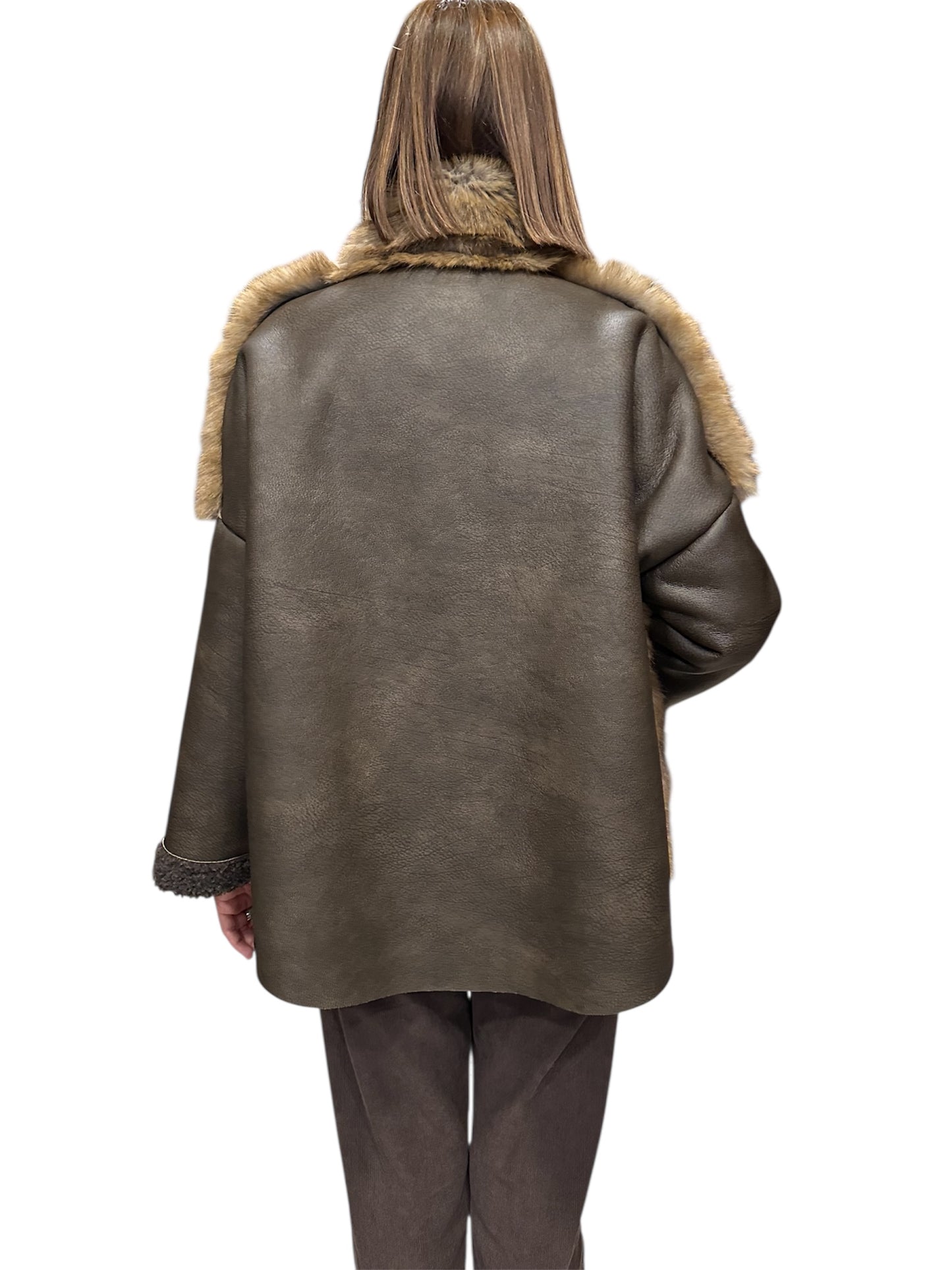 ECOPELLICCIA CON MANICHE E RETRO IN ECOMONTONE